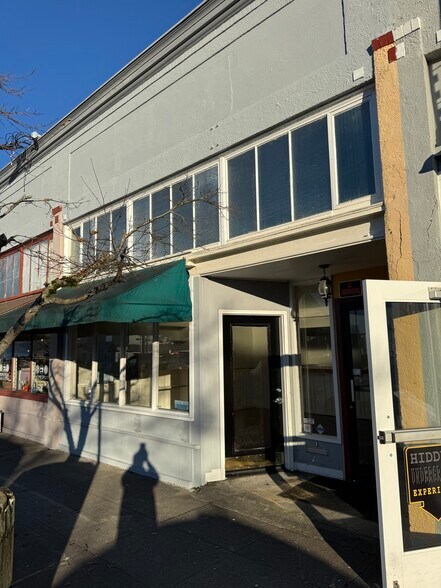 Primary Photo Of 100-120 10th St, Astoria Storefront For Lease