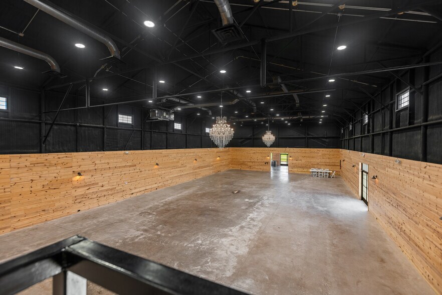 More Photos Of 151 5th St st, Honey Grove Flex For Sale