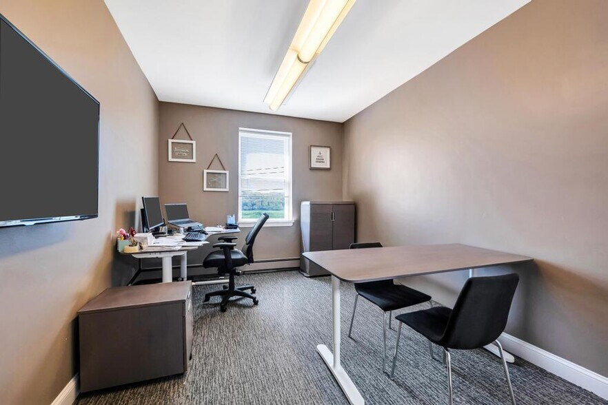More Photos Of 39 Main St, Northport Office For Lease