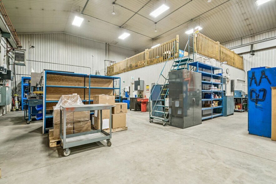 More Photos Of 2200 Rue André-C.-Hamel, Drummondville Industrial For Sale