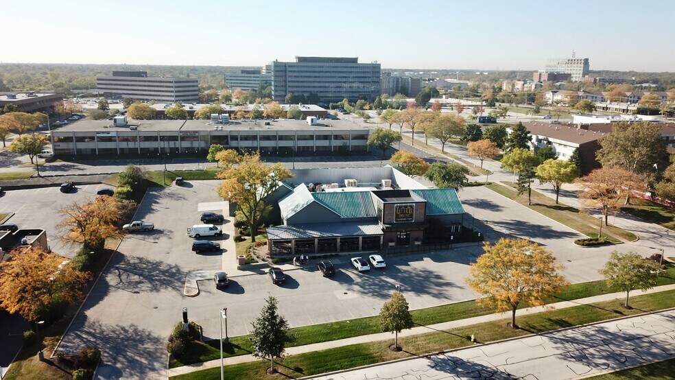 Primary Photo Of 1461 Butterfield Rd, Downers Grove Restaurant For Lease