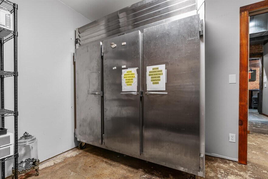 More Photos Of 451 S Thompson Ave, Excelsior Springs Bar For Sale