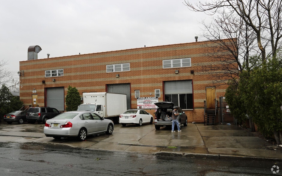 More Photos Of 112 Industrial Loop, Staten Island Warehouse For Lease