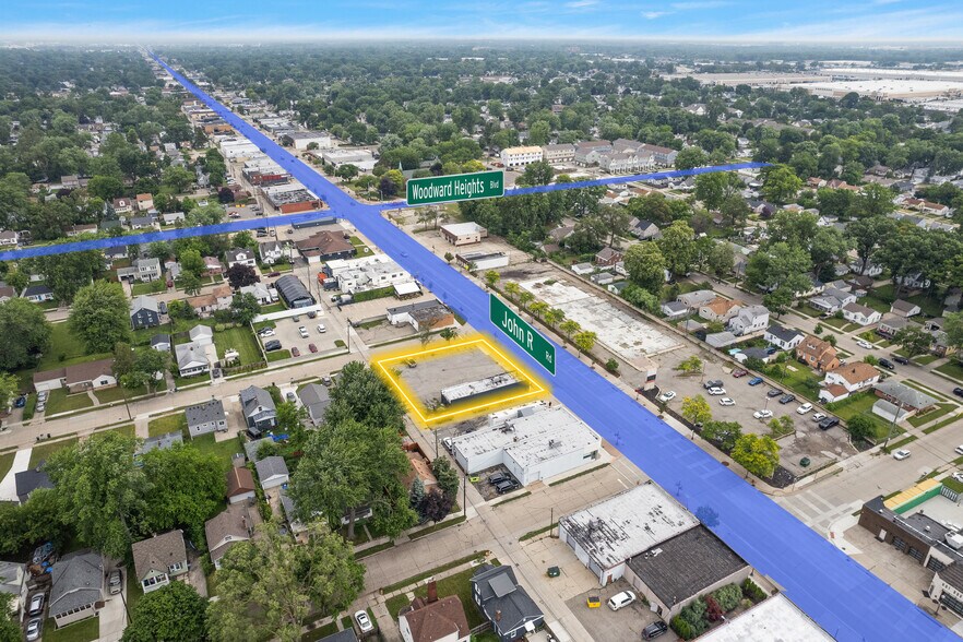 More Photos Of 23725 John R Rd, Hazel Park Restaurant For Lease