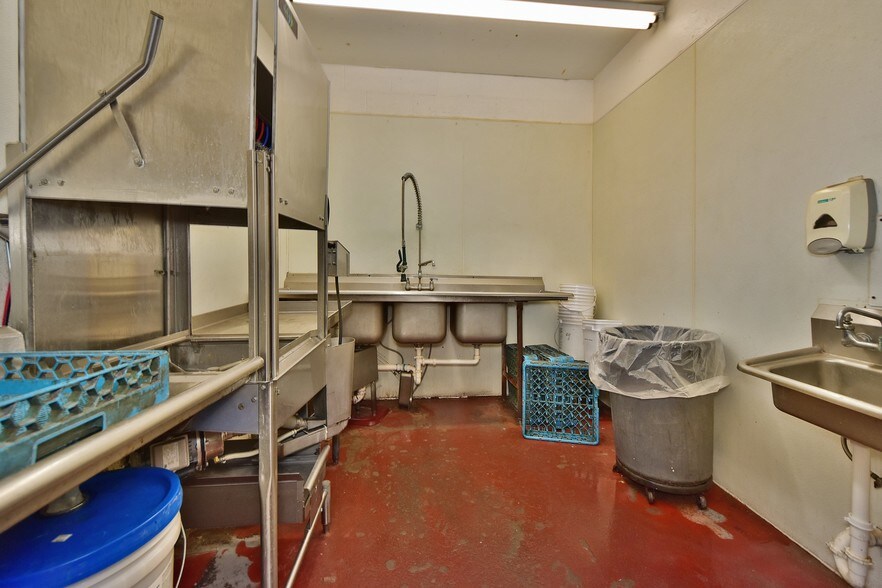 More Photos Of 3731 SE 15th St, Del City General Retail For Sale