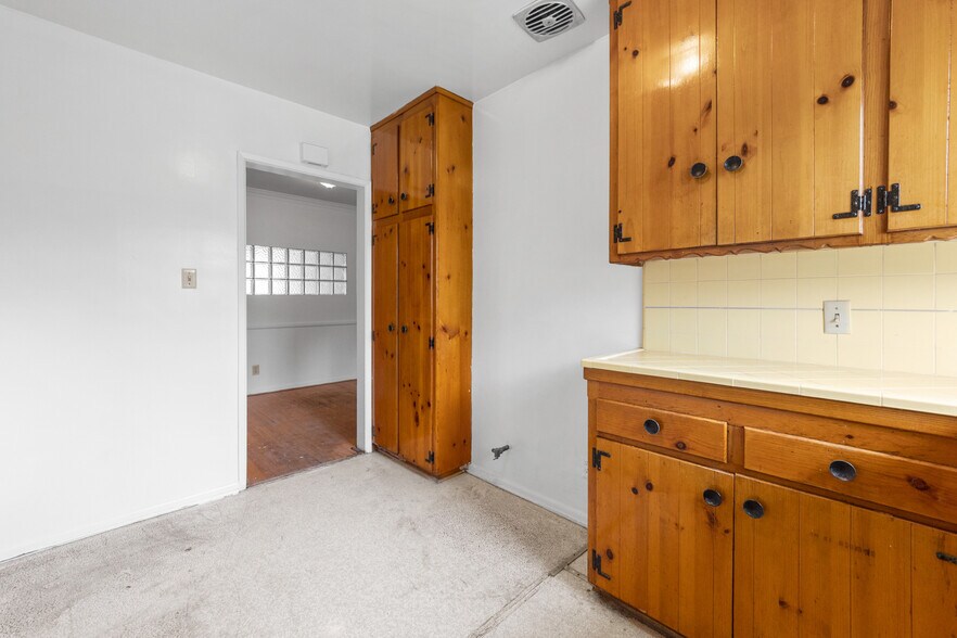 More Photos Of 8536 Saturn St, Los Angeles Apartments For Sale