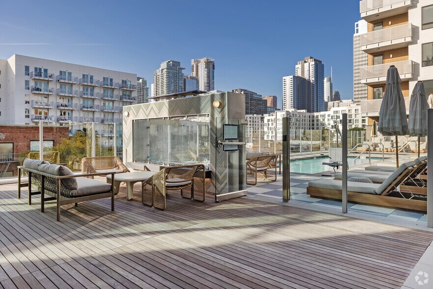 More Photos Of 1340 S Hill St, Los Angeles Apartments For Lease