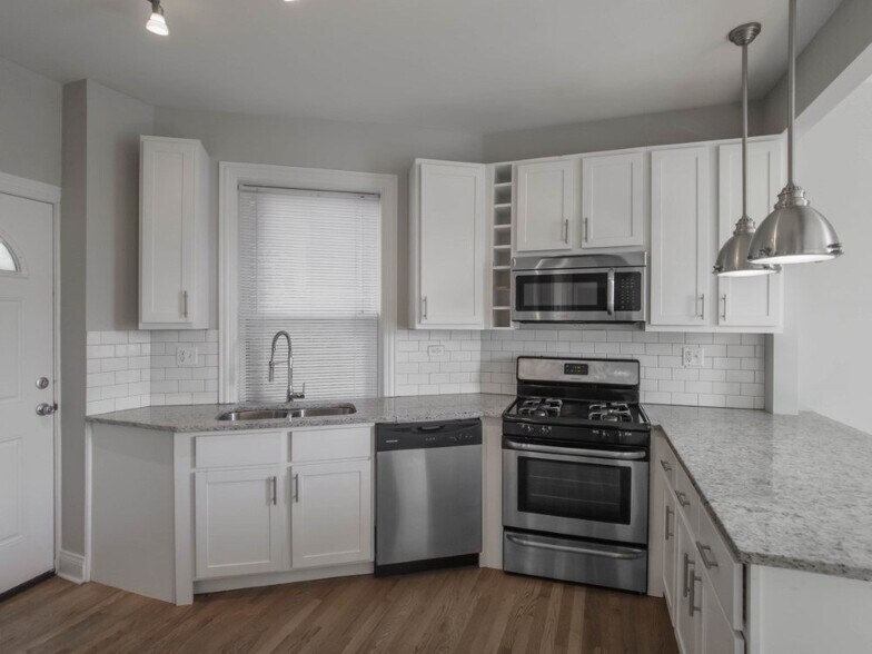 More Photos Of 4401-4403 N Clark St, Chicago Apartments For Lease