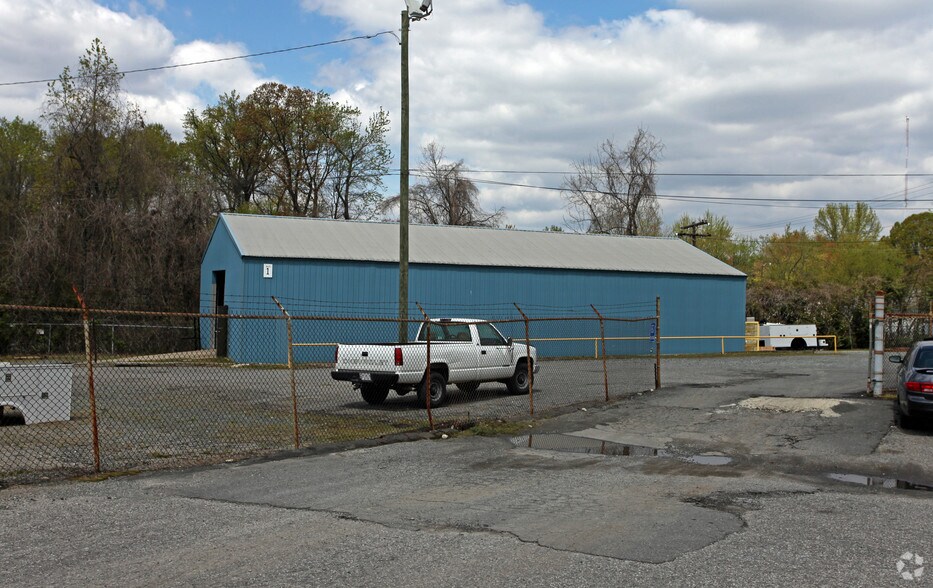 More Photos Of 4101 N Trailer Dr, Charlotte Warehouse For Lease