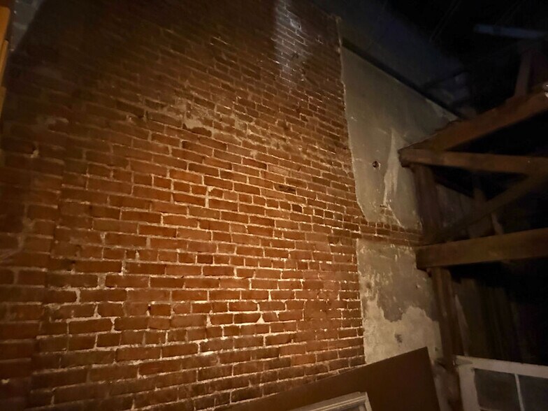 More Photos Of 526 Market St, Osage City Storefront For Sale