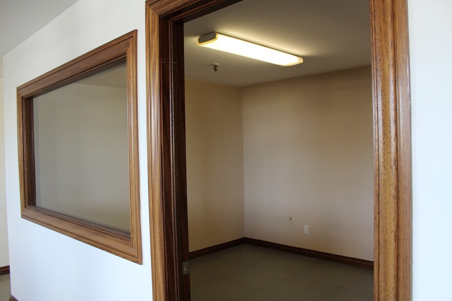 More Photos Of 1970 NW 70th Ave, Miami Warehouse For Lease