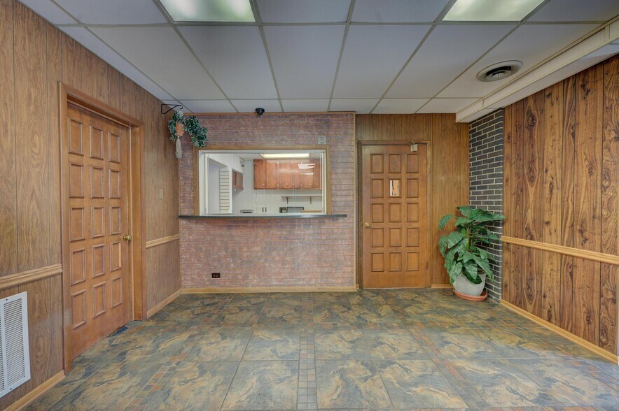 More Photos Of 15437 Broadway Ave, Harvey Medical For Sale