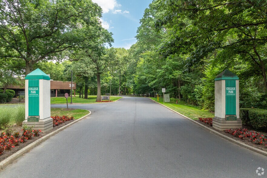 More Photos Of 307 College Rd E, Princeton Research And Development For Lease