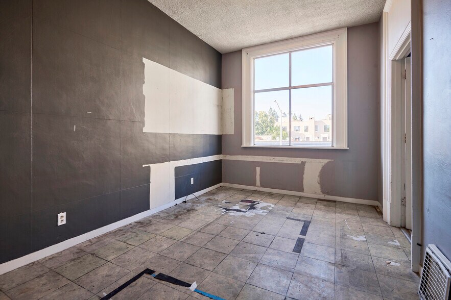 More Photos Of 709-711 S B St, San Mateo Storefront For Sale