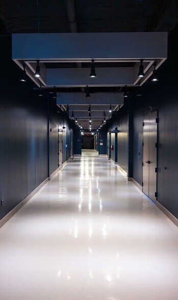 More Photos Of 2200 2nd Ave S, Saint Petersburg Flex For Lease