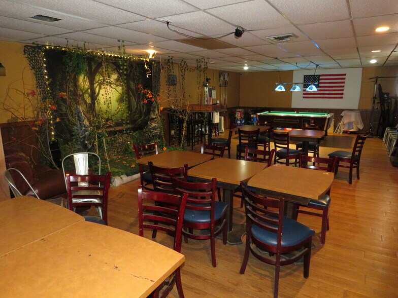 More Photos Of 316 N Main St, Seneca Bar For Sale
