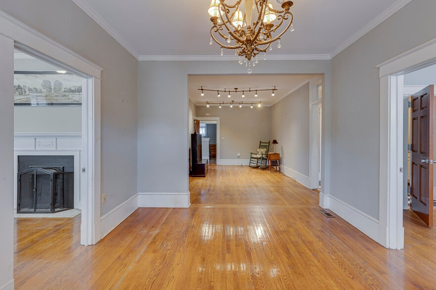 More Photos Of 906 Augusta St, Greenville Office For Sale