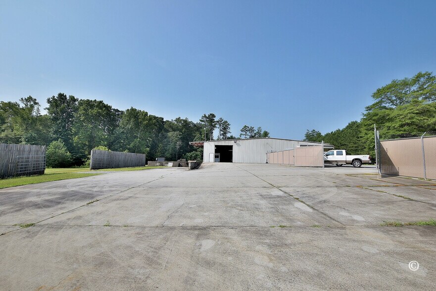 More Photos Of 300 Delano Dr, Manchester Warehouse For Sale