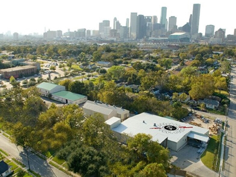 More Photos Of 4411 Navigation Blvd, Houston Warehouse For Sale