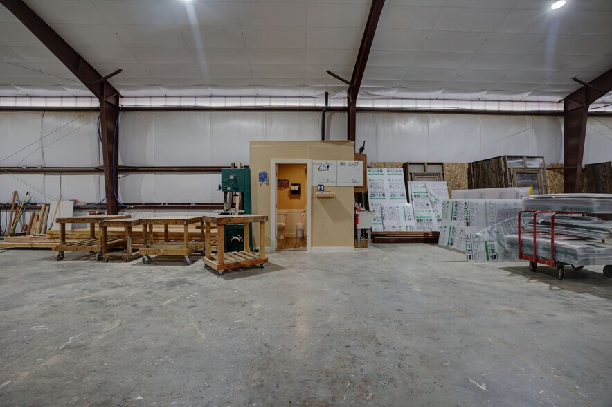 More Photos Of 14079 SW Commercial Loop Rd, Terrebonne Warehouse For Sale