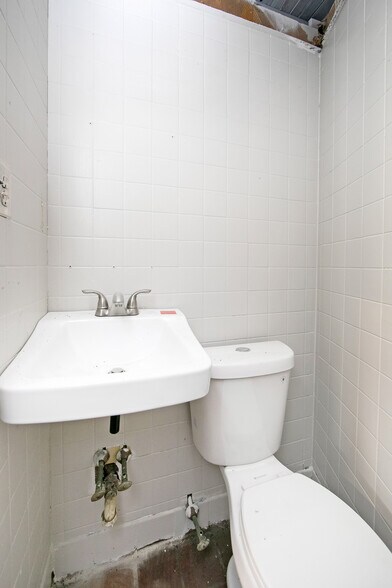 More Photos Of 201 S Broadway, Gloucester City Restaurant For Sale