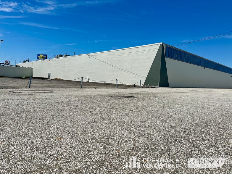 More Photos Of 24455 Aurora Rd, Bedford Heights Warehouse For Lease