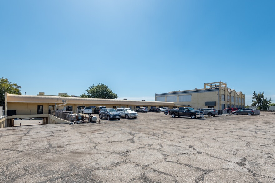 More Photos Of 403 S Raymond Ave, Pasadena Self Storage For Sale