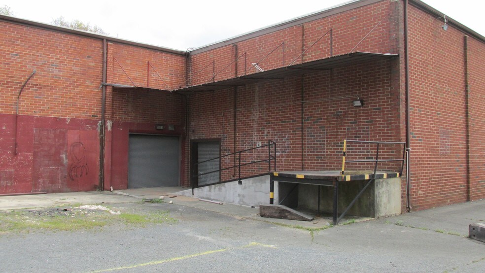 More Photos Of 138 Buffalo Ave, Concord Warehouse For Lease