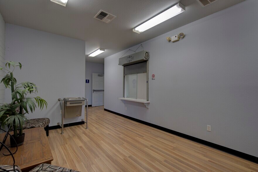 More Photos Of 295 Main St, Weed Office For Sale