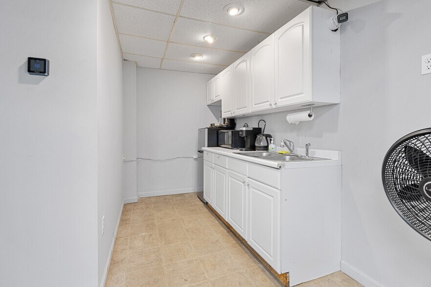 More Photos Of 990 S Main St, Athol Auto Dealership For Sale