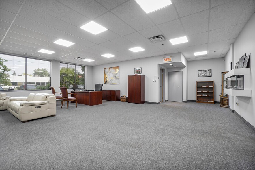 More Photos Of 274-278 Av Labrosse, Pointe-claire Warehouse For Lease