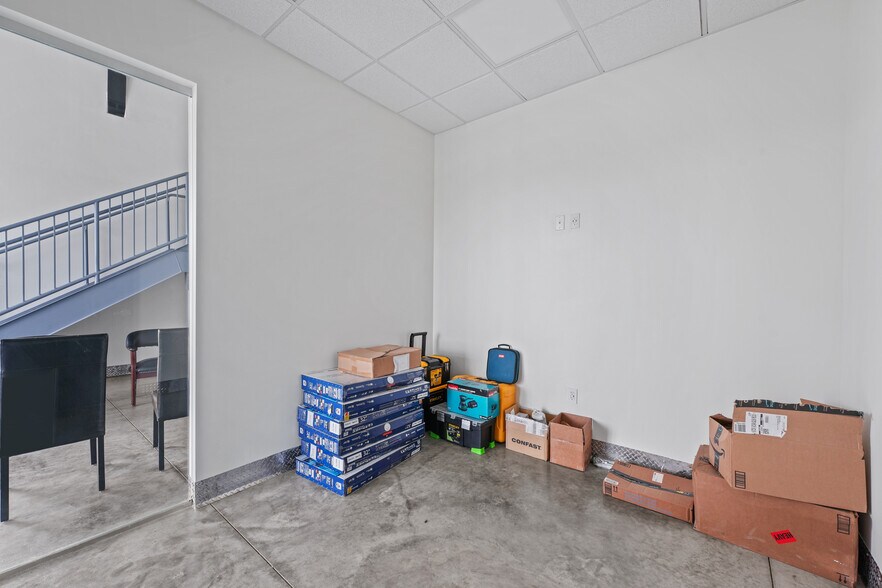More Photos Of 2020 Commerce, Rosenberg Warehouse For Sale