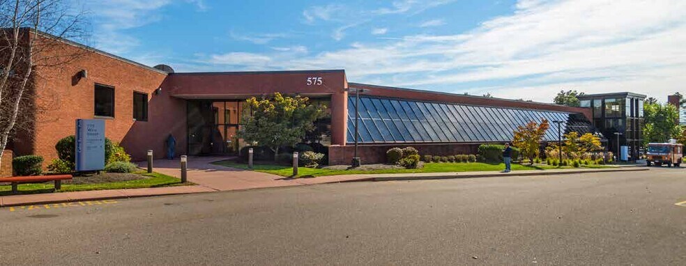 More Photos Of 575 West St, Mansfield Light Distribution For Lease