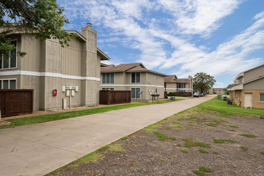 More Photos Of 2401 S 50th St, Fort Smith Apartments For Sale