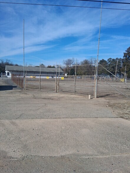 More Photos Of 4453 Broadway, Macon-Bibb Distribution For Lease