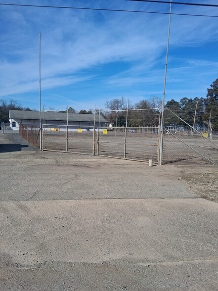 More Photos Of 4459 Broadway, Macon Distribution For Sale