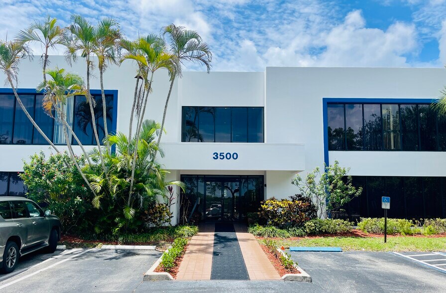 More Photos Of 3500 Gateway Dr, Pompano Beach Office For Lease