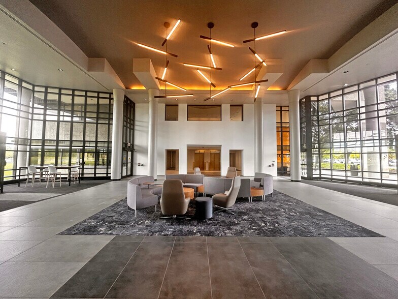 More Photos Of 9555-9595 Springboro Pike, Miamisburg Office For Lease