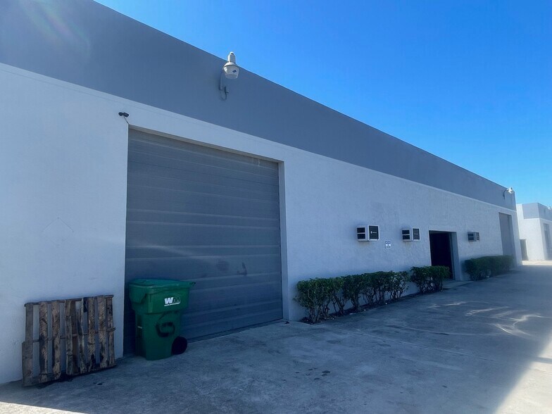 More Photos Of 1243 W 52nd St, Mangonia Park Unknown For Lease