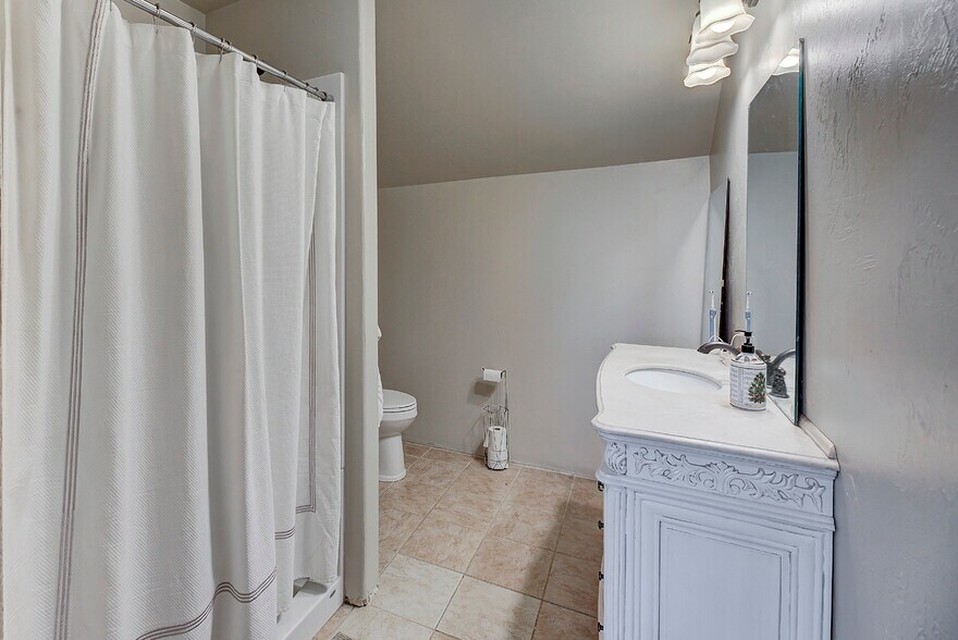 More Photos Of 2245 Head Ln, Helena Hotel For Sale