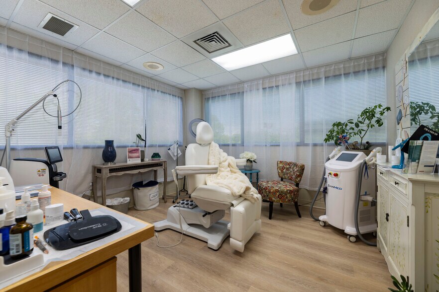 More Photos Of 360 Kingstown Rd, Narragansett Medical For Sale