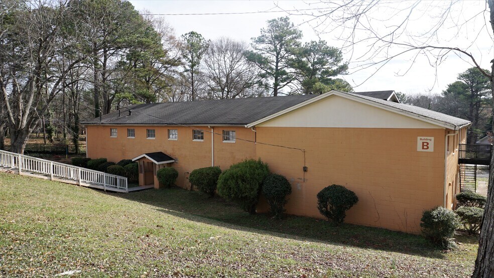 More Photos Of 2589-2613 Tilson Rd, Decatur Religious Facility For Lease