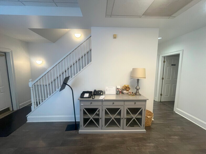 More Photos Of 324 Cherokee St NE, Marietta Office For Sale