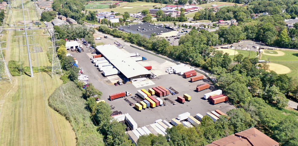 Primary Photo Of 821 Saint George Ave, Woodbridge Truck Terminal For Lease