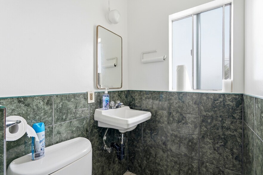 More Photos Of 2048-2050 W Florence Ave, Los Angeles Office For Sale