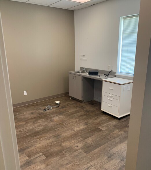 More Photos Of 2560 Waterbridge Way, Evansville General Retail For Lease