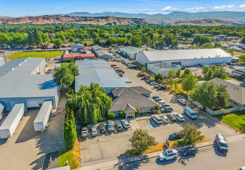 More Photos Of 5090 N Sawyer Ave, Garden City Warehouse For Sale