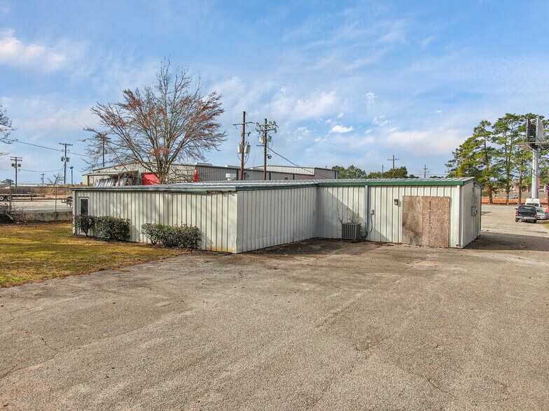 More Photos Of 1614 Frazier St, Conroe Light Distribution For Sale