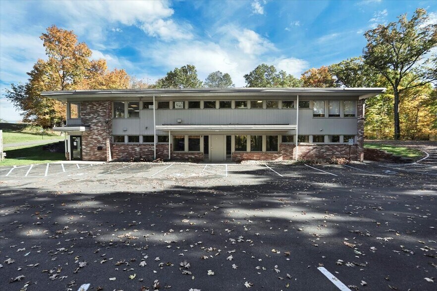 More Photos Of 40 Sunset Ridge Rd, New Paltz Medical For Sale