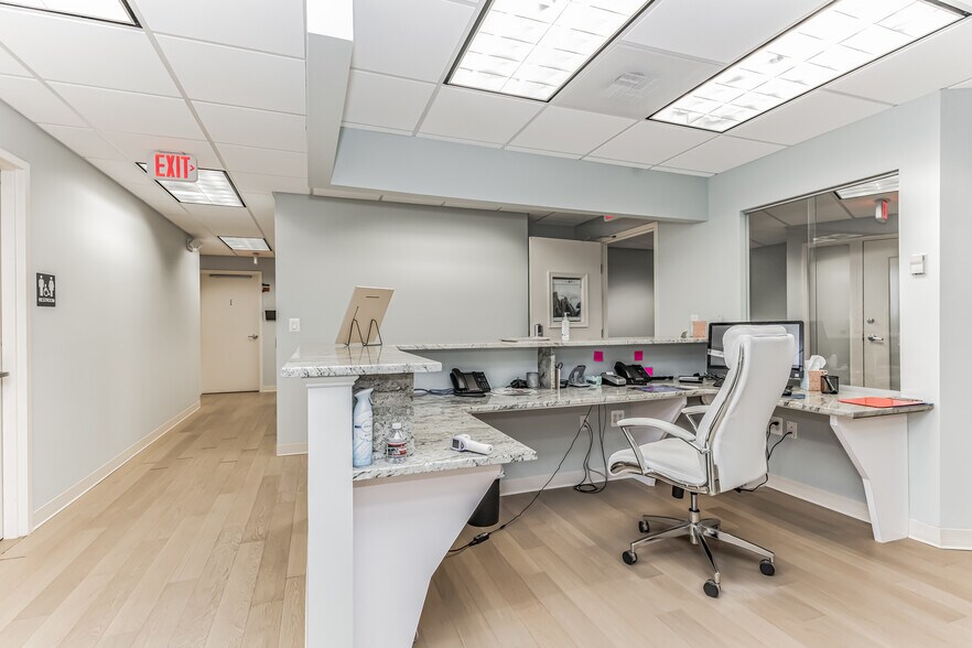 More Photos Of 131 Elden St, Herndon Medical For Sale